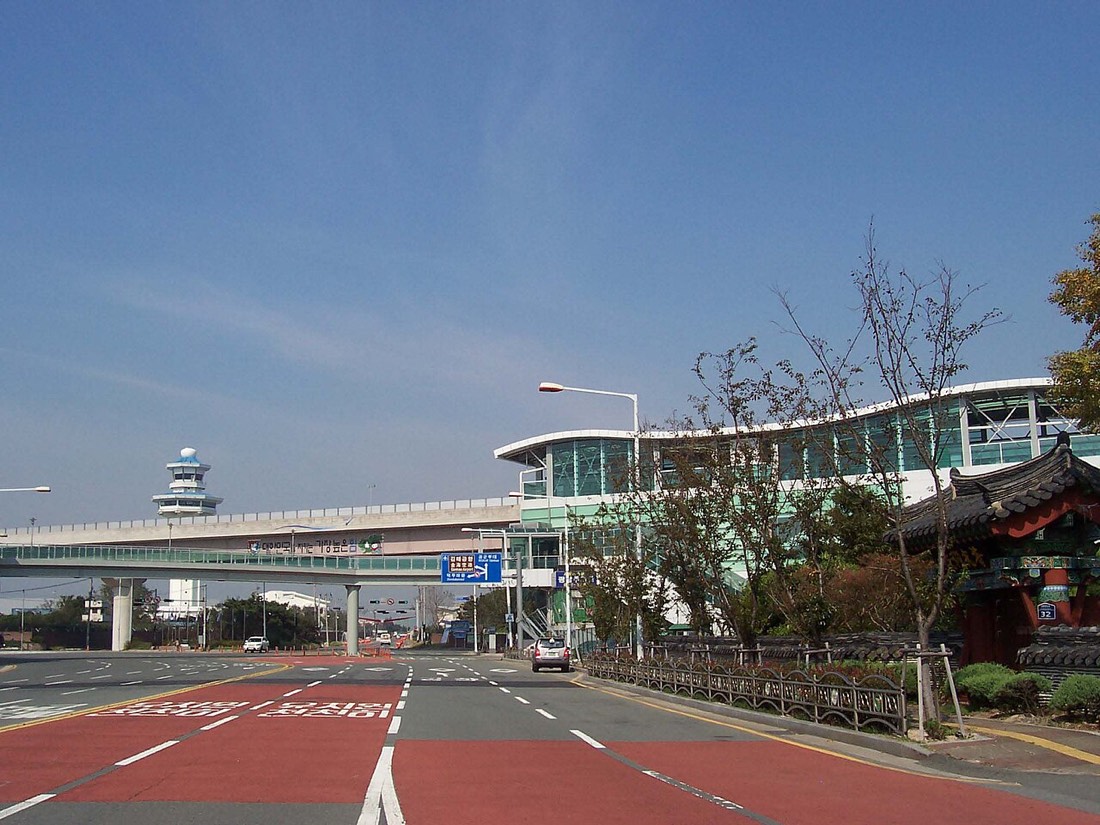 김해국제공항 여객터미널 외관